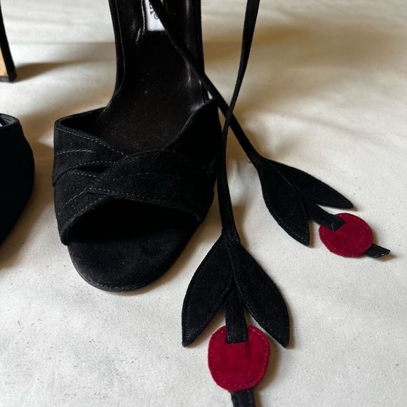 Manolo Blahnik Cherry Lace-Up Sandals 38.5 Black Suede Ivy Shoe 2003 Remake - Picture 9 of 16